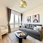 Central Paris Premium Flat Balcony & Lift For 5