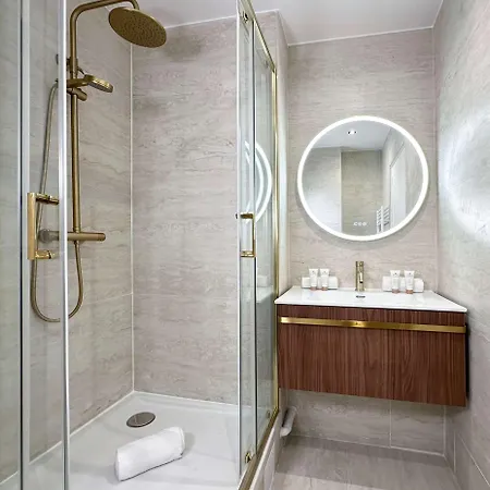 Premium Flat Balcony & Lift For 5 Parigi