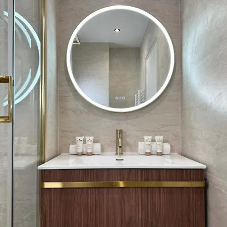 Appartamento Premium Flat Balcony & Lift For 5