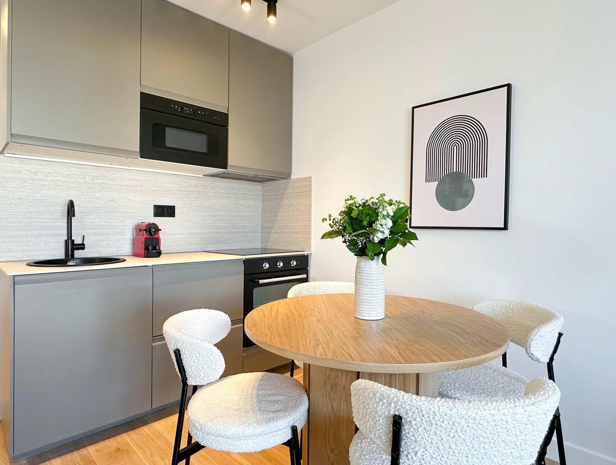 Premium Flat Balcony & Lift For 5 Parigi