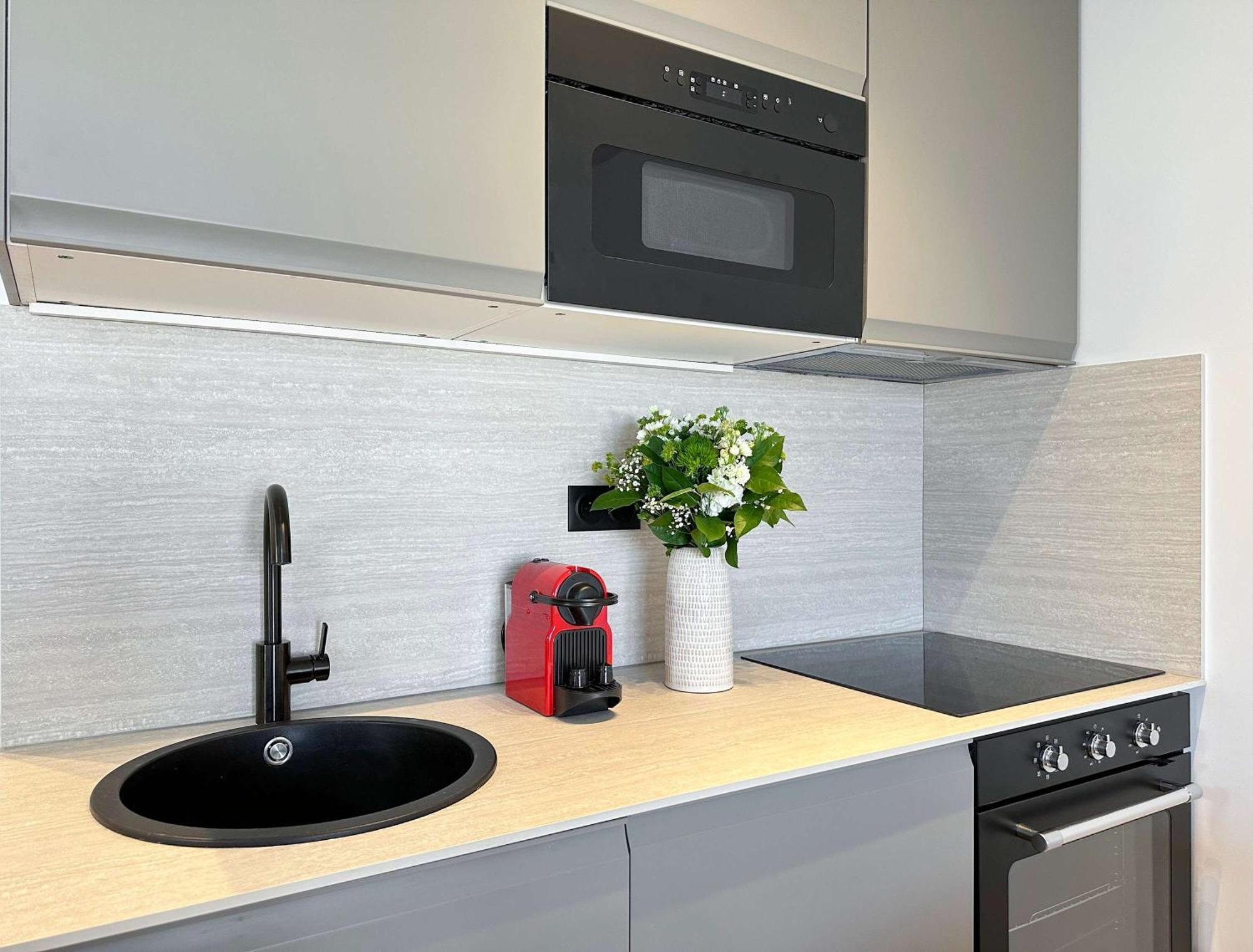 Premium Flat Balcony & Lift For 5 *