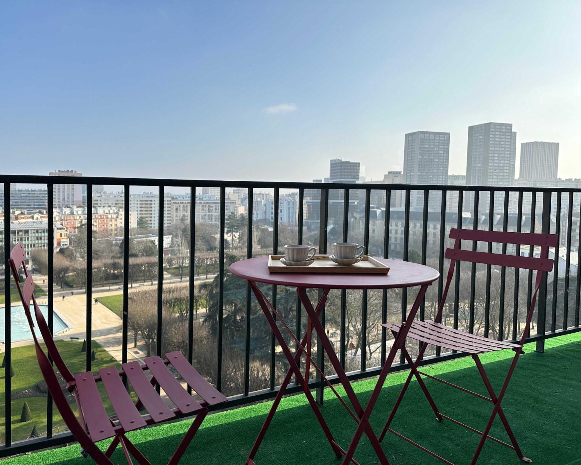 Premium Flat Balcony & Lift For 5